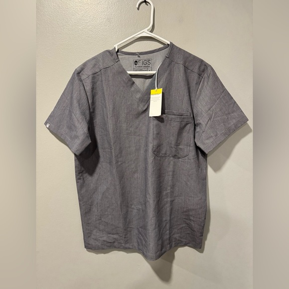 NWT Figs Leon Two Pocket Top in Grey Size Medium - Picture 2 of 9